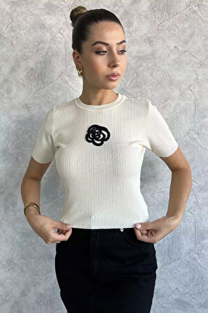 Kendinden Desenli Önü Gül İşlemeli Kadın Crop Top Bluz