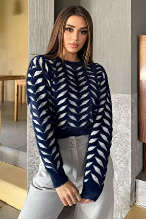 Bisiklet Yaka Desenli Yumoş İplik Croptop Kadın Triko Kazak