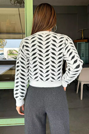 Bisiklet Yaka Desenli Yumoş İplik Croptop Kadın Triko Kazak