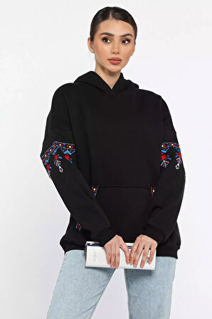 Kadın Kapüşonlu Kol Nakışlı Kanguru Cepli Şardonlu Sweatshirt