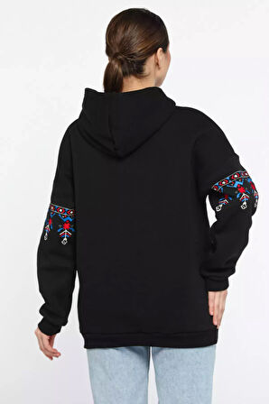 Kadın Kapüşonlu Kol Nakışlı Kanguru Cepli Şardonlu Sweatshirt