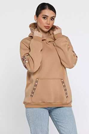Kadın Kapüşonlu Kol Nakışlı Kanguru Cepli Şardonlu Sweatshirt