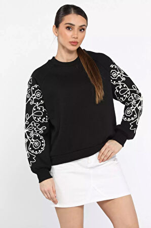 Kadın Bisiklet Yaka Kol Nakışlı Şardonlu Sweatshirt