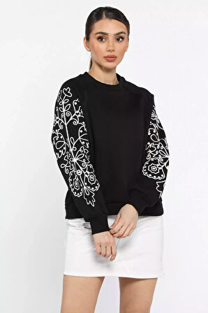 Kadın Bisiklet Yaka Kol Nakışlı Şardonlu Sweatshirt