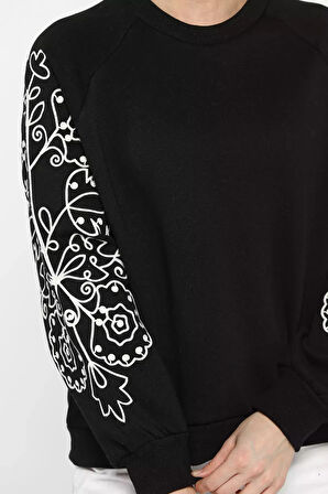 Kadın Bisiklet Yaka Kol Nakışlı Şardonlu Sweatshirt