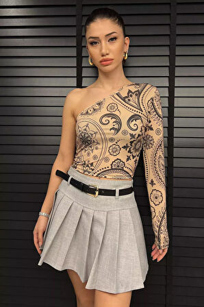 Desenli Tek Kol Detaylı Kadın Croptop Bluz