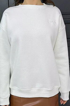 Kalp Nakışlı Üç İplik Şardonlu Kadın Sweatshirt