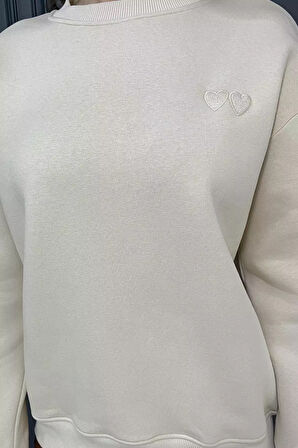 Kalp Nakışlı Üç İplik Şardonlu Kadın Sweatshirt