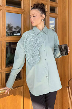 Gül Detaylı Tarz Kadın Gömlek