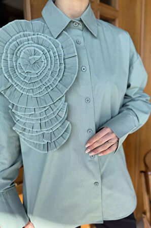 Gül Detaylı Tarz Kadın Gömlek