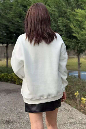 Kadın Bisiklet Yaka Kalp Nakışlı Şardonlu Sweatshirt