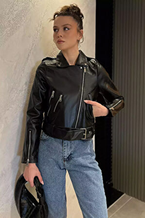 Kadın Kemer Detaylı Fermuarlı Crop Top Suni Deri Ceket