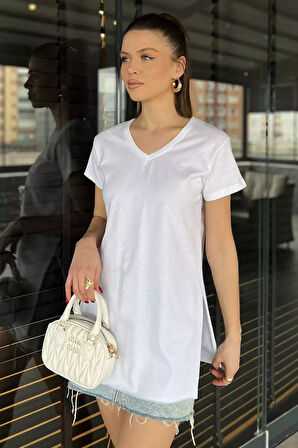 V Yaka Yan Yırtmaçlı Kadın Tişört