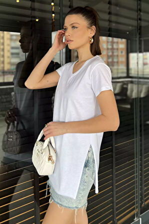 V Yaka Yan Yırtmaçlı Kadın Tişört