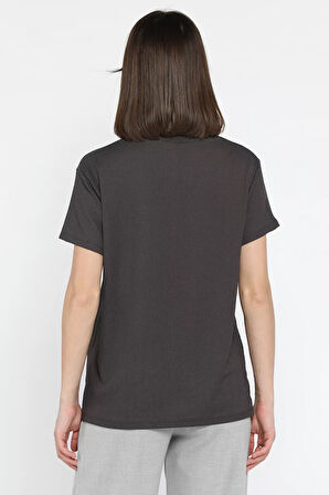 Kadın Bisiklet Yaka Kalp Nakışlı Tişört