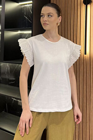 Kol Dantel İşlemeli Bisiklet Yaka Kadın Tişört