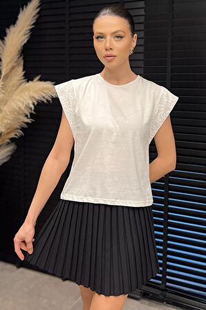 Kadın Bisiklet Yaka Kol Dantel İşlemeli Tişört