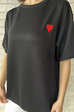 Kadın Bisiklet Yaka Kalp Nakışlı Salaş Tişört