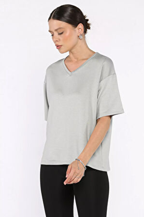 Kadın V Yaka Basic Tişört