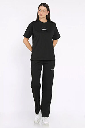 Kadın Bisiklet Yaka Nakış Detaylı Tişört Pantolon İkili Takım