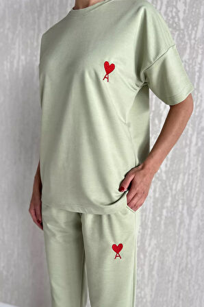 Kadın Kalp Nakışlı Bisiklet Yaka Tişört Pantolon İkili Takım