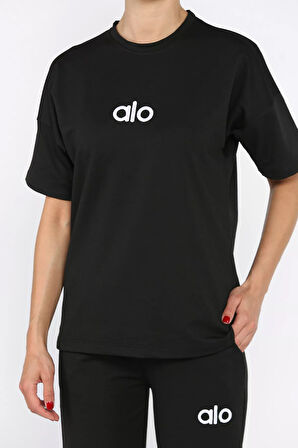 Bisiklet Yaka Nakışlı Kadın Tişört Pantolon İkili Takım