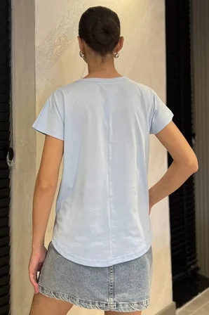 Çiçek Aplikeli Tişört