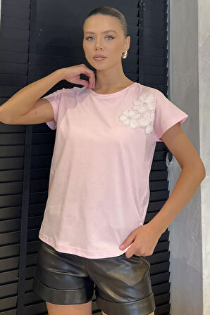 Çiçek Aplikeli Tişört