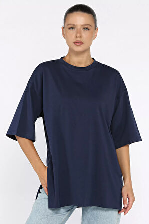 Kadın Bisiklet Yaka Yan Yırtmaç Detaylı Salaş T-shirt