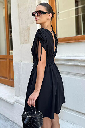 Papatya Aplikeli Kısa Elbise