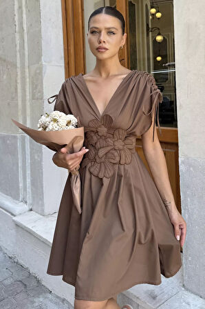 Papatya Aplikeli Kısa Elbise