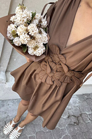 Papatya Aplikeli Kısa Elbise