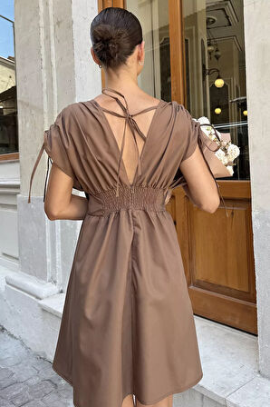 Papatya Aplikeli Kısa Elbise