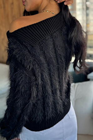 Yaka Detaylı Sakallı Triko Kazak