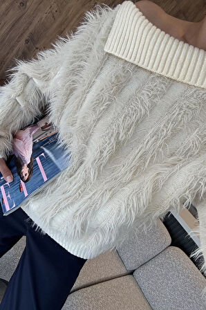 Yaka Detaylı Sakallı Triko Kazak