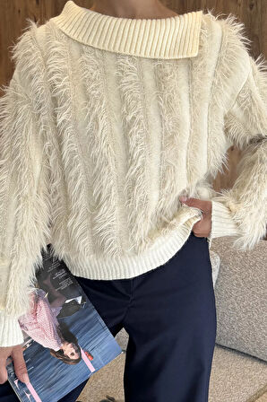 Yaka Detaylı Sakallı Triko Kazak