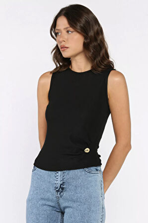 Yan Büzgülü Düğme Detaylı Sıfır Kol Bluz