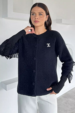 Kadın Broş Detaylı Sırt Fistolu Yumoş Triko Ceket