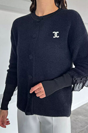 Kadın Broş Detaylı Sırt Fistolu Yumoş Triko Ceket