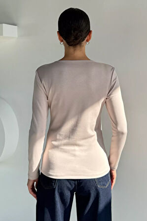 Ön Detaylı V Yaka Basıc Bluz