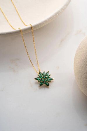 925 Ayar Gümüş Yeşil Zümrüt Taşlı Buzlu Lotus Kolye