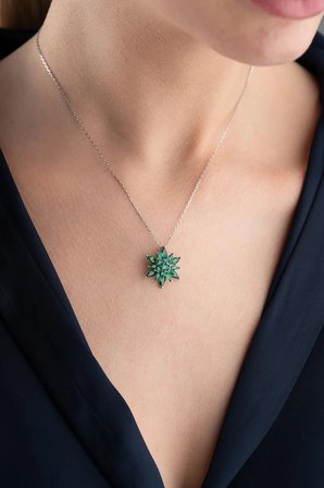 925 Ayar Gümüş Yeşil Zümrüt Taşlı Buzlu Lotus Kolye 
