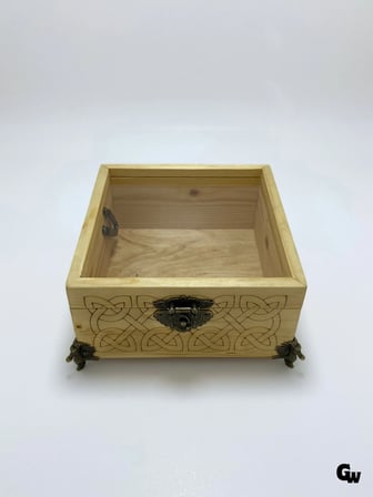 Doğal Ahşap Takı Kutusu Ahşap Saklama Kutusu(BEYAZ ÇAM)(PLEKSİ CAMLI)(BOY:20CM EN:20CM Yük:11CM)