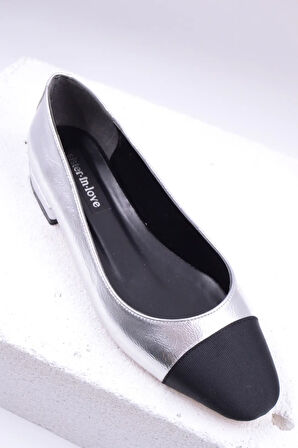 Almira  Siyah Kumaş Burun Detaylı Babet