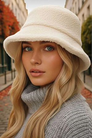 Tezzgelsin Kadın Kışlık Yumuşak Tüylü Teddy Peluş Buklet Kova Şapka
