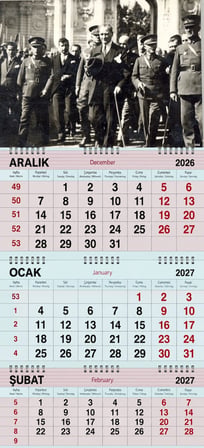 2027 Yılı Gemici Takvimi Atatürk Dolmabahçe Sarayı Önünde