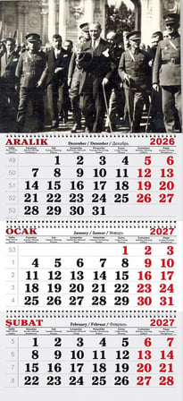 2027 Yılı Gemici Takvimi Atatürk Dolmabahçe Sarayı Önünde