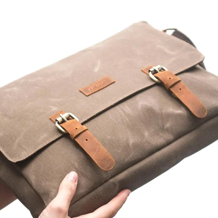 Design 03 Kanvas - Deri 15.6 Inch  Unisex Postacı Laptop Çantası