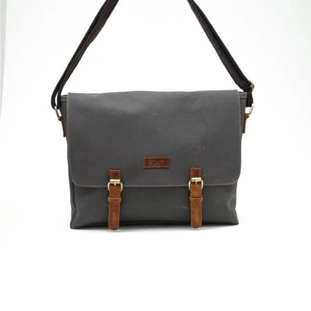 Design 03 Kanvas - Deri 15.6 Inch  Unisex Postacı Laptop Çantası