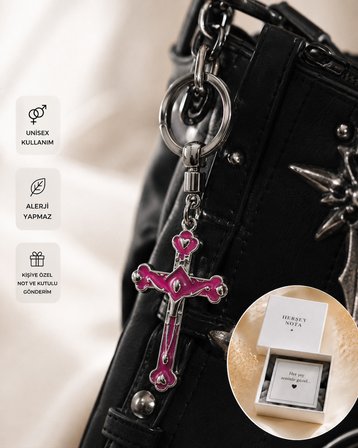 Pembe Gotik Haç Anahtarlık – Unisex Y2K Estetik Çanta ve Anahtar Aksesuarı